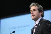 El alcalde achaca los recortes a un "acuerdo" entre el Estado y Cantabria previo al anuncio del AVE