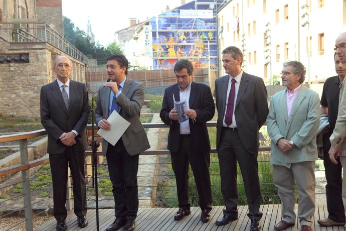 El alcalde de Vitoria, Patxi Lazcoz, durante su comparecencia en el muralla medi