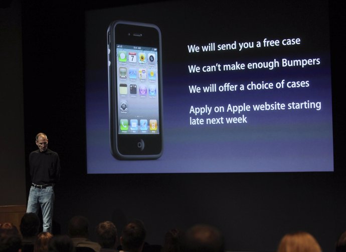 Steve jobs explica los problemas del iPhone 4