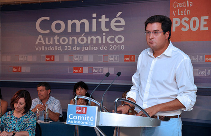 Óscar López durante su intervención.