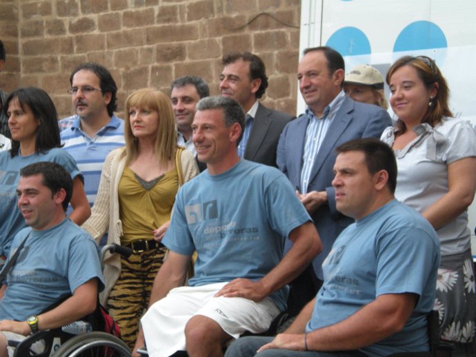 Miembros de la Fundación junto al presidente de La Rioja, Pedro Sanz. 