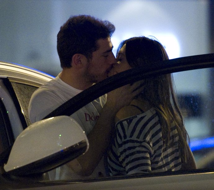 Beso entre  Sara Carbonero e Iker Casillas