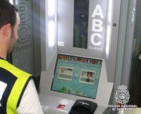 Más de 10.300 viajeros han utilizado el sistema automático de control fronterizo instalado en Barajas y El Prat
