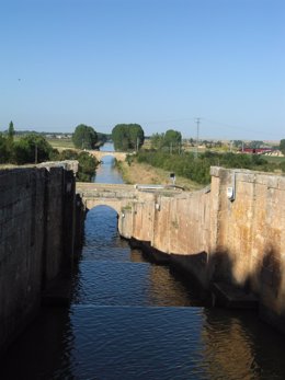 El Canal de Castilla a su paso por Frómista
