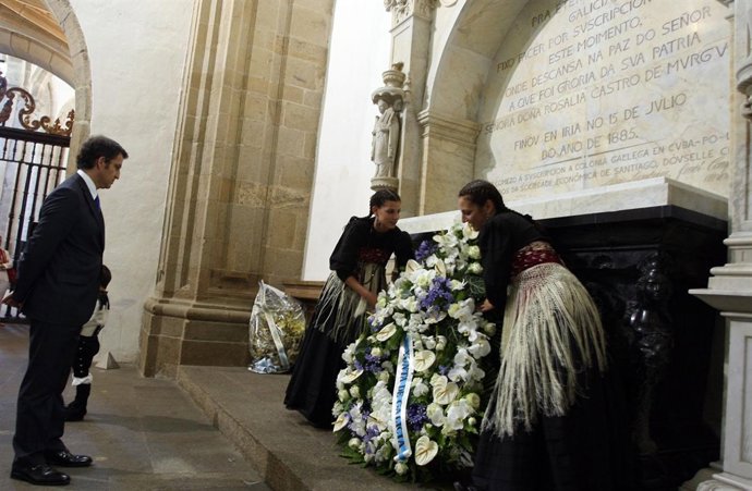 Ofrenda a Rosalía, 25 de julio de 2010, con el presidente de la Xunta, Alberto N