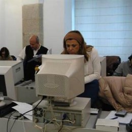 oficina gente trabajando trabajo ordenadores