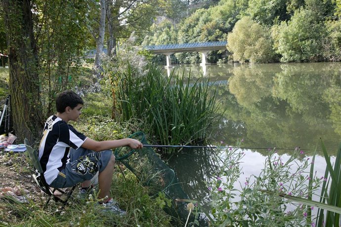 Curso de pesca para niños.