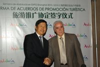 Junta firma un acuerdo con el touroperador chino CITS, que en octubre ofrecerá lunas de miel en Andalucía