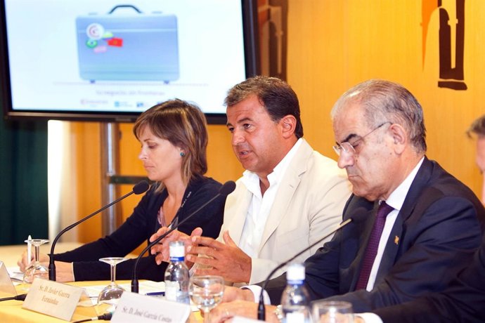 El conselleiro de Economía e Industria, Javier Guerra, y el presidente del Conse