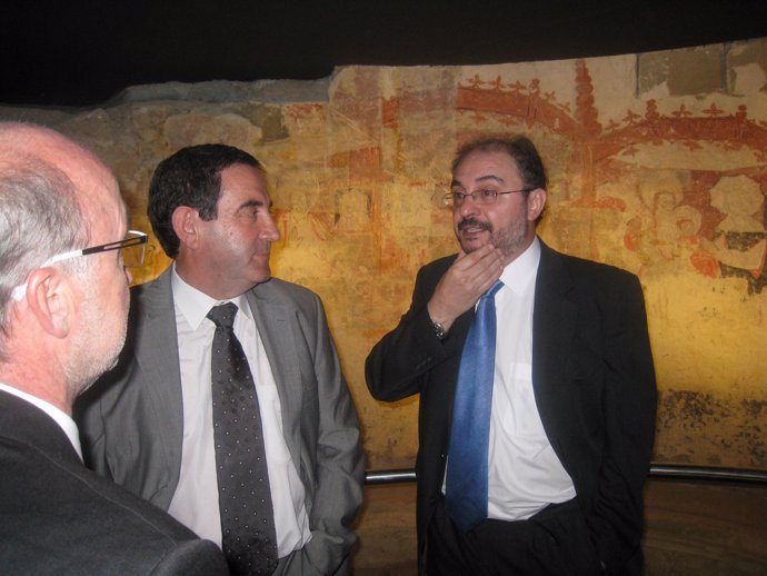 El consejero Alfonso Vicente y el presidente de la DPZ, Javier Lambán, visitan l