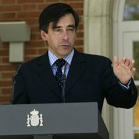 Fillon: Francia está "en guerra contra Al Qaeda"