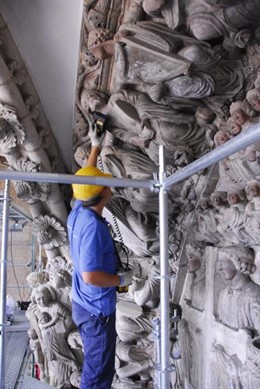 Imagen del Pórtico de la Gloria en el proceso de restauración.