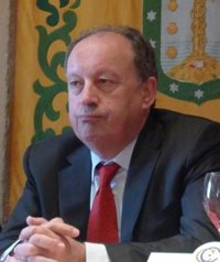 Louro juzga "increíble" la actitud de la Xunta y advierte de que "no cabe" la "insumisión" en el pago de la deuda