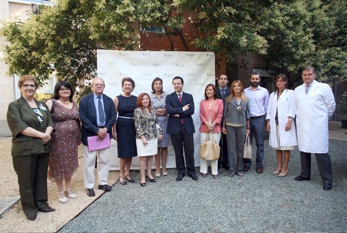 Firma convenio AECC-H. Niño Jesús contra el cáncer