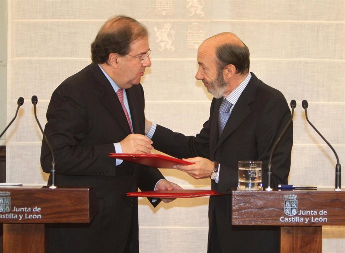 Firma acuerdo Rubalcaba-Herrera