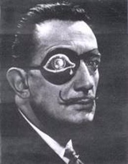 Salvador Dalí con 'El ojo del tiempo'