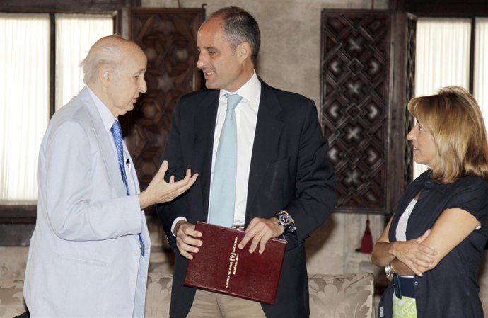 Miró y Grisolía junto al presidente Francisco Camps