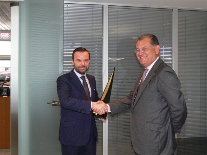 Machado entrega el premio a Alberto Sánchez