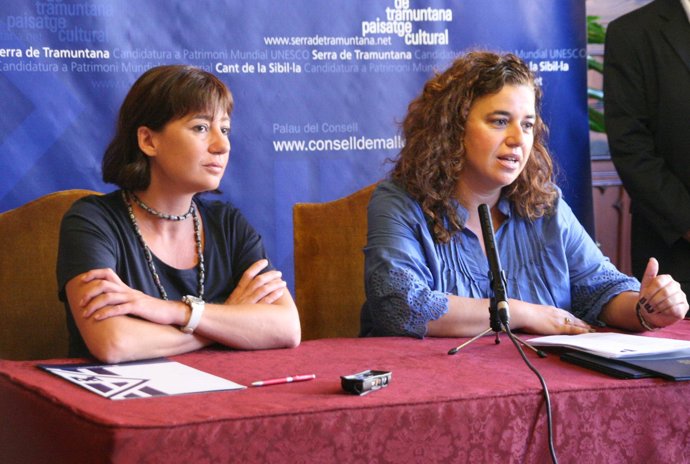 Armengol y Costa, tras la firma del convenio.