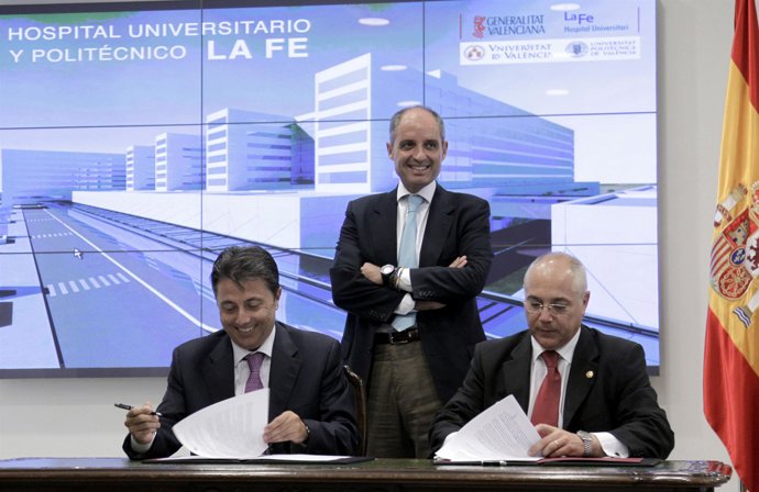 El presidente Camps, el conseller Cervera y el rector Juliá 