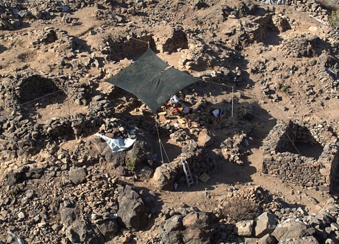 Vista panorámica del poblado prehispánico de Lomo Los Gatos en el Barranco de Mo
