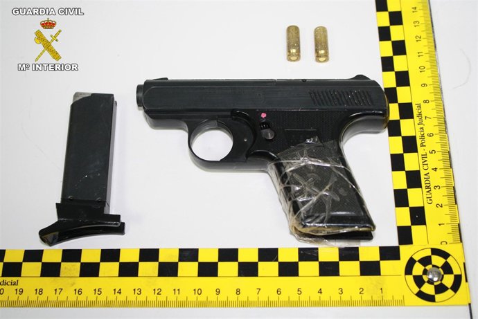 Imagen del arma de fogueo incautada 