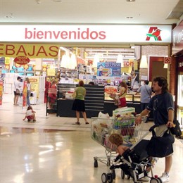 supermercado alcampo hombre con carrito recursos