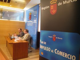 El consejero de Universidades, empresa e Investigación, Salvador Marín, y el con