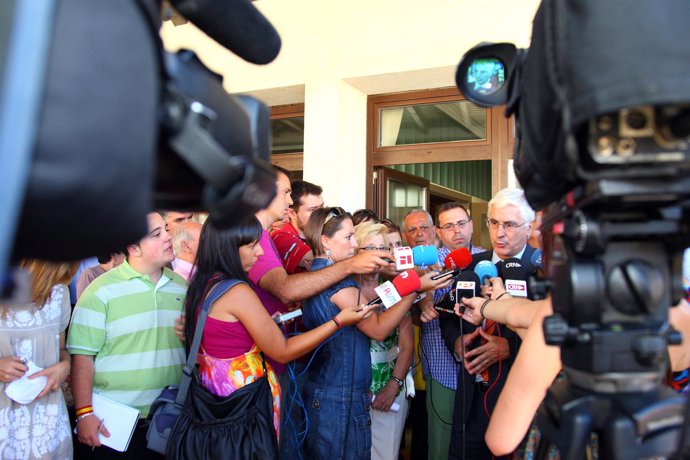 Barreda atiende a los medios en Cuenca