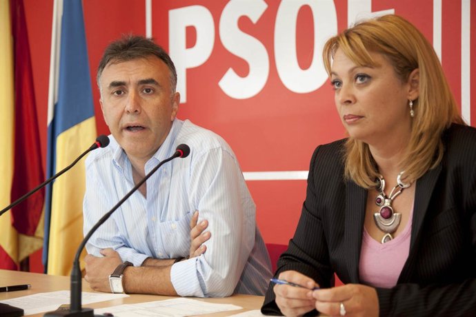 El secretario general del PSC-PSOE en Gran Canaria, Ángel Víctor Torres, y la co
