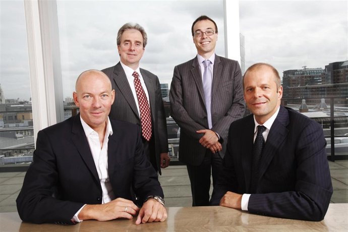De izquierda a derecha: Manfred Bodner, co-CEO bwin. Jim Ryan, CEO PartyGaming. 