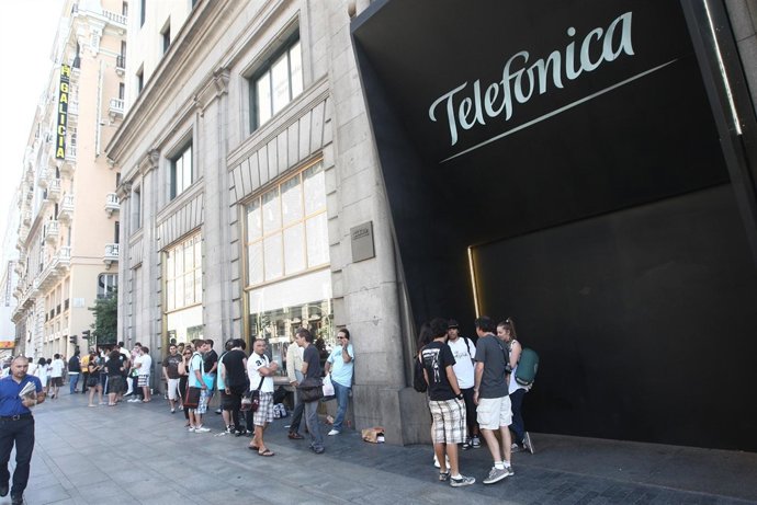 Colas para comprar el iPhone 4