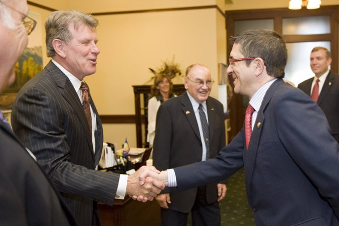 López con el Gobernador, Butch Otter