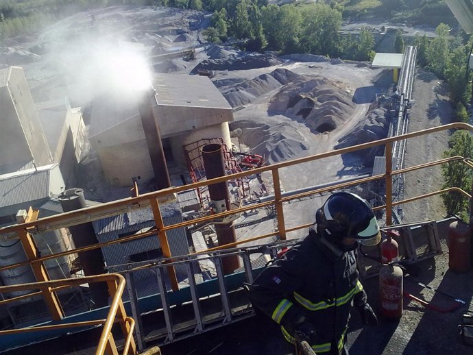 Incendio en Magnesitas Navarra, en Zubiri.