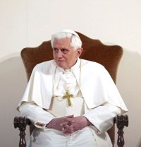Benedicto XVI manifiesta su alegría por la prohibición de la munición de racimo