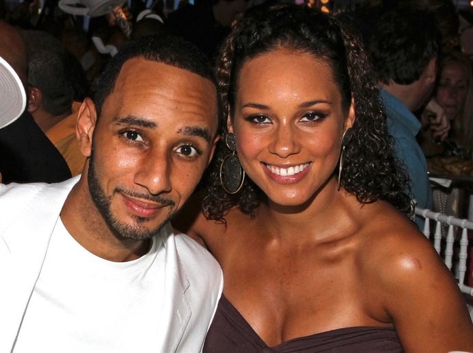 El rapero Swizz Beatz y la cantante Alicia Keys en el 11 Annual Art For Life Ben