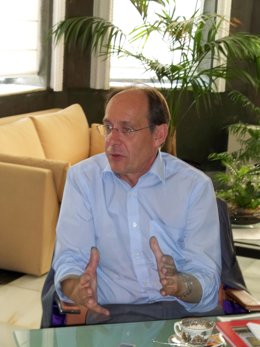 El consejero de Medio Ambiente, José Juan  Díaz Trillo, durante la entrevista