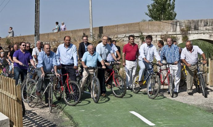 El presidente de la Diputación de Valladolid, Ramiro Ruiz Medrano, diputados y a
