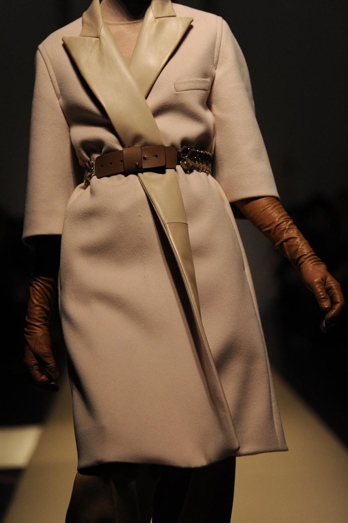 Abrigo camel para la temporada otoño-invierno 2010/2011