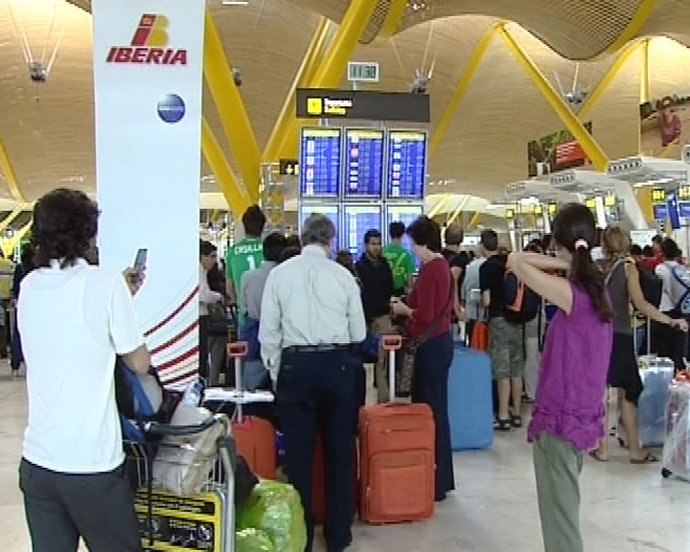Afluencia considerable de viajeros en Barajas