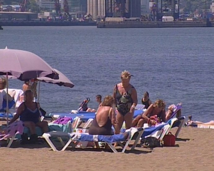 tiempo agradable en las playas vizcainas R