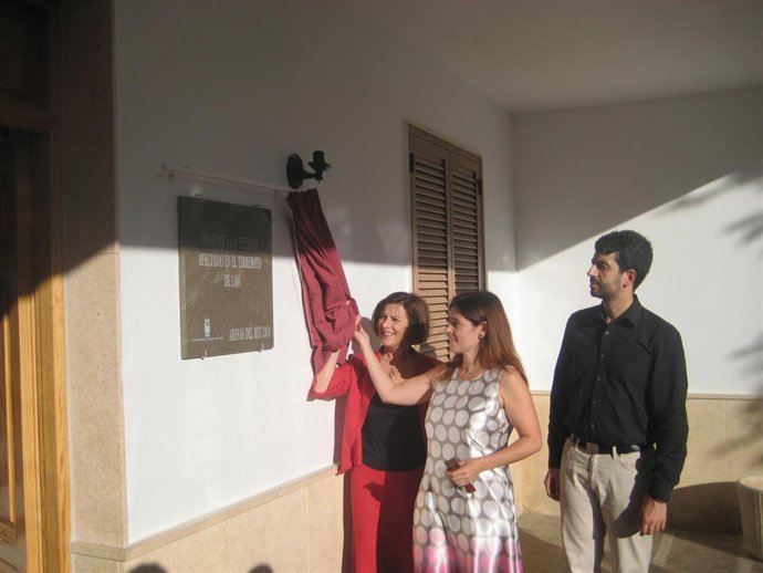 Homenaje a las víctimas del terremoto de Arenas del Rey (Granada)