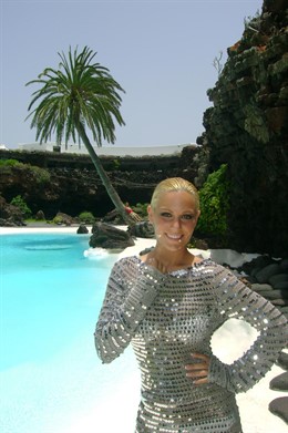 Edurne en los Jameos del Agua
