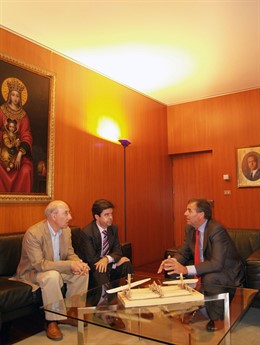 Cosculluela y Felipe en su primera reunión