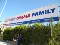 Retiran la valla publicitaria que daba la bienvenida a Marbella a la familia Obama
