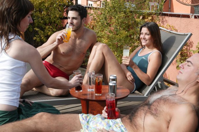 El Observatorio de Hidratación y Salud recomienda beber 2 o 3 litros diarios