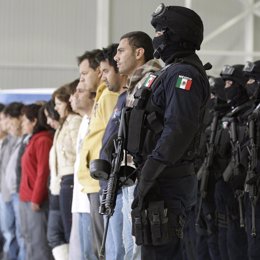 La Policía Federal mexicana detiene a narcotraficantes