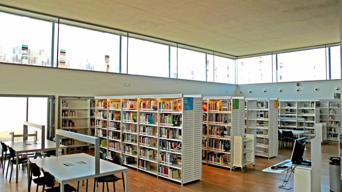 La biblioteca Ángel González se abre al público desde hoy