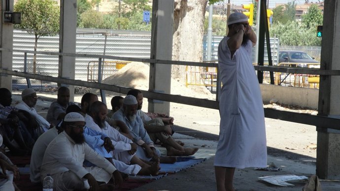 Musulmanes orando en Lleida