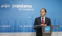 Alcaldes del PP rechazan los "terribles" recortes del Estado, que se ha "cebado" con Cantabria, y exigen "respeto"